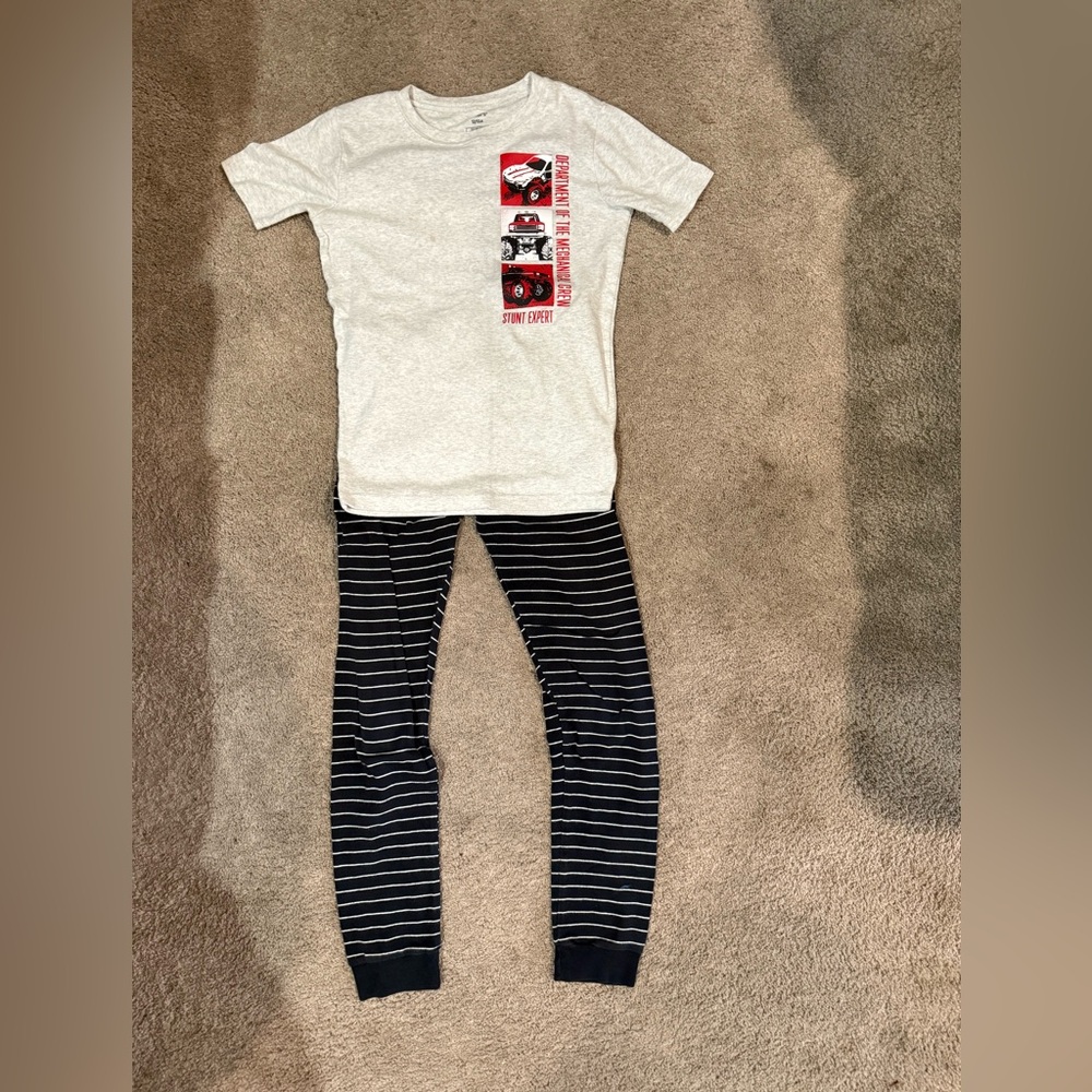 🌼5/$10🌼Carter's Gray and Black Striped Pajama Set boys size 12